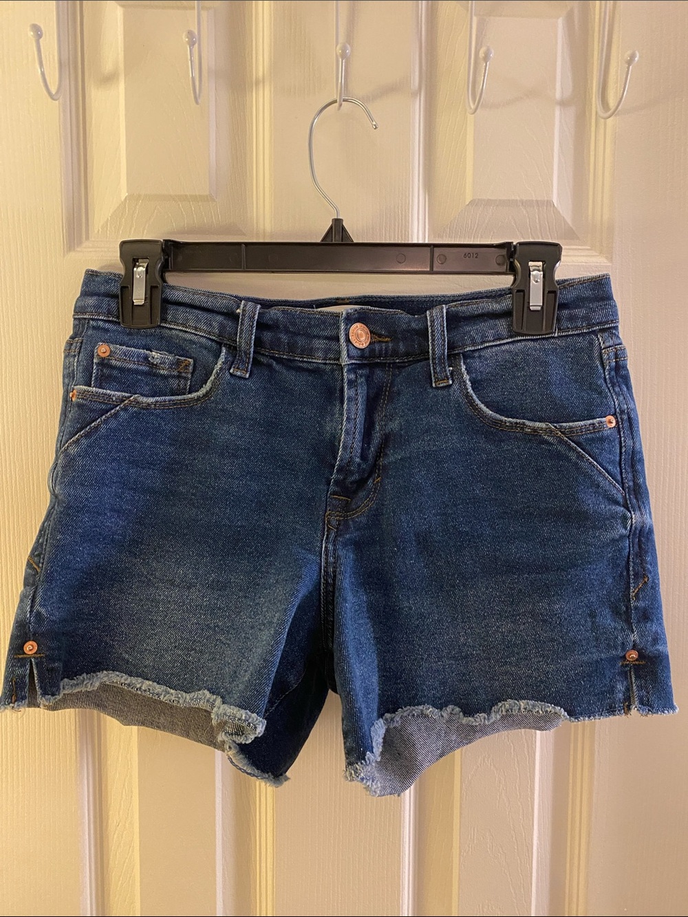 Kensie Dark Blue Frayed Hem Denim Shorts